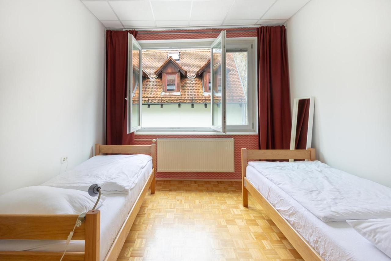 Kva Hostel Ljubljana Buitenkant foto